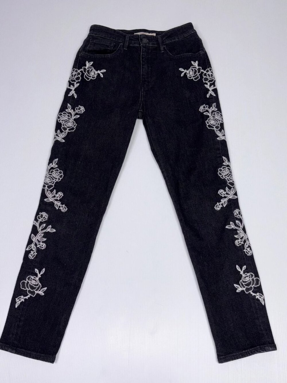 LEVI'S women's  black prenium jeans with embroidered flower size 27